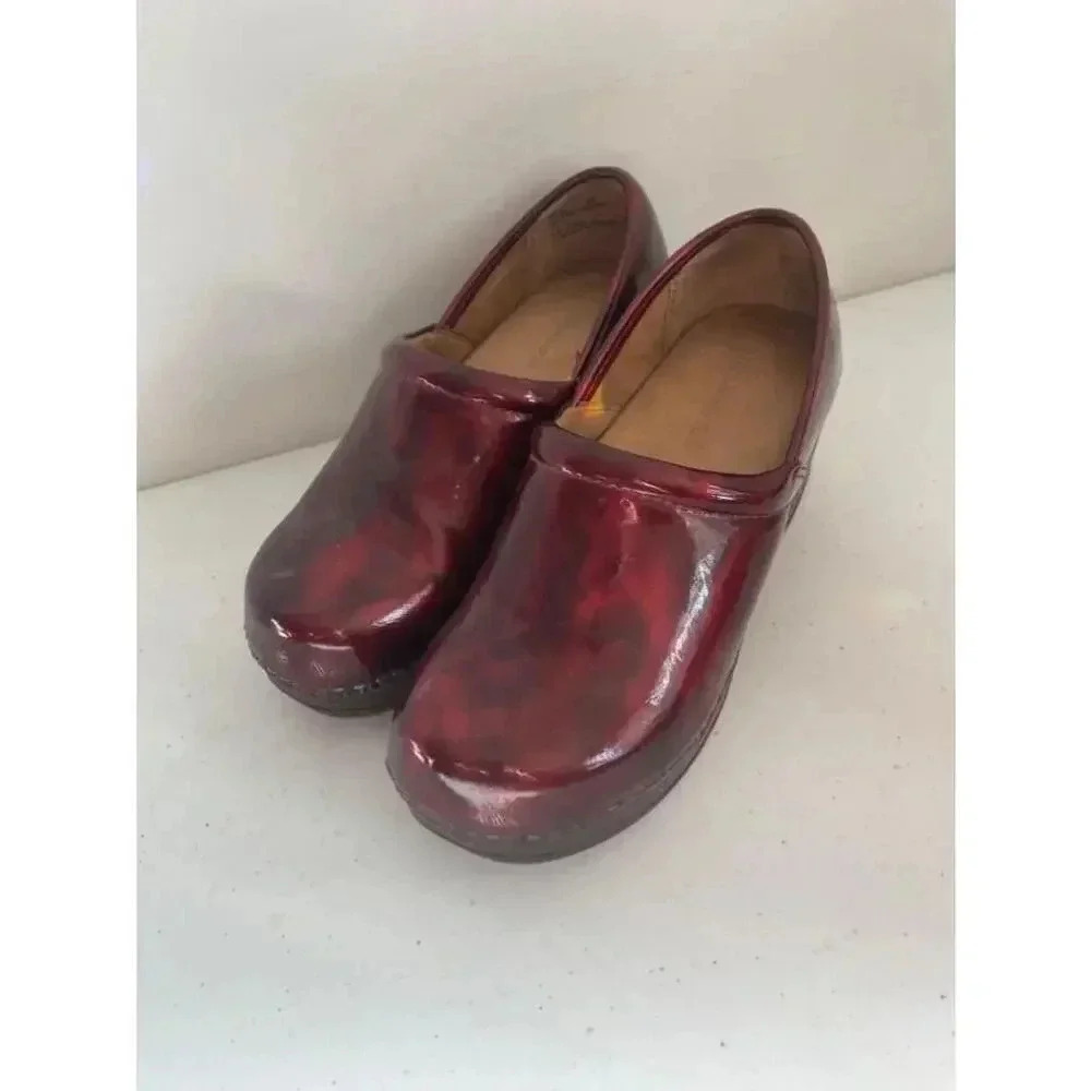 CLEARANCE Women's Melinda III GH‎ Bass Red Clogs Size 6M EUC!